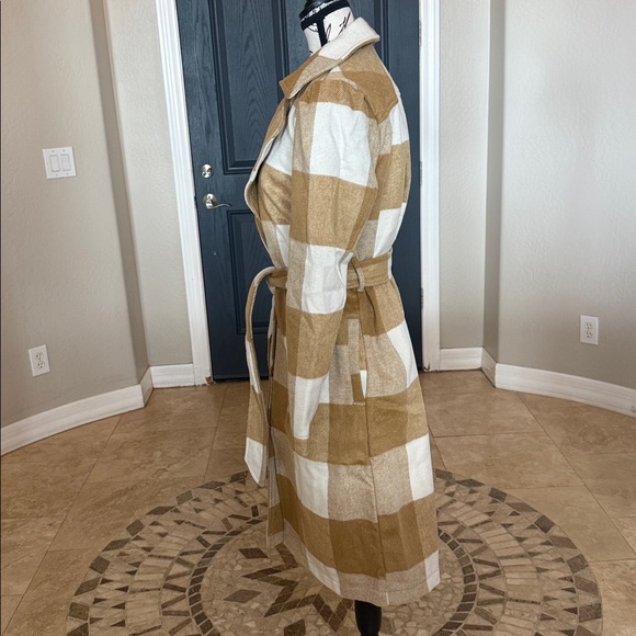 G by Giuliana Tan and Cream Coat - Picture 4 of 7